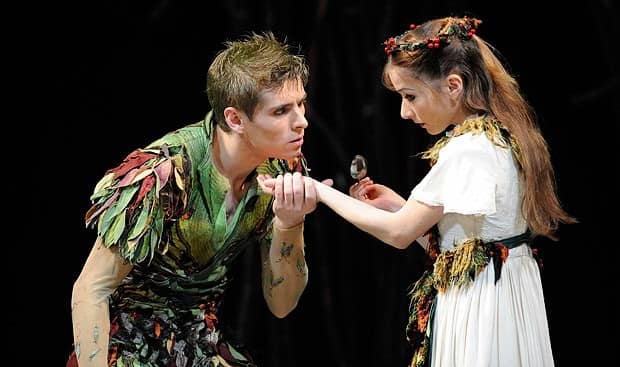 ashley-dixon-as-peter-and-pippa-moore-as-wendy-photo1-alastair-muir-copy-lst134768-1