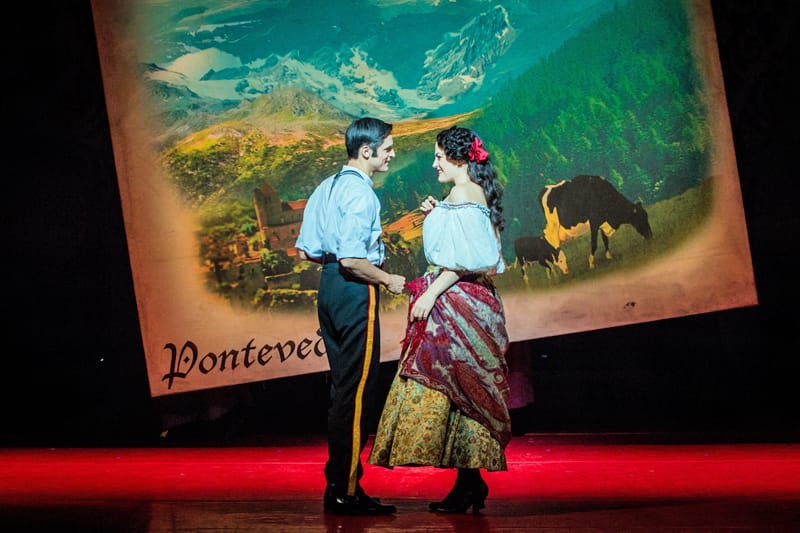 Quirijn de Lang as Danilo and Máire Flavin as Hanna Glawari in Opera North's The Merry Widow [Photo credit: Robert Workman]